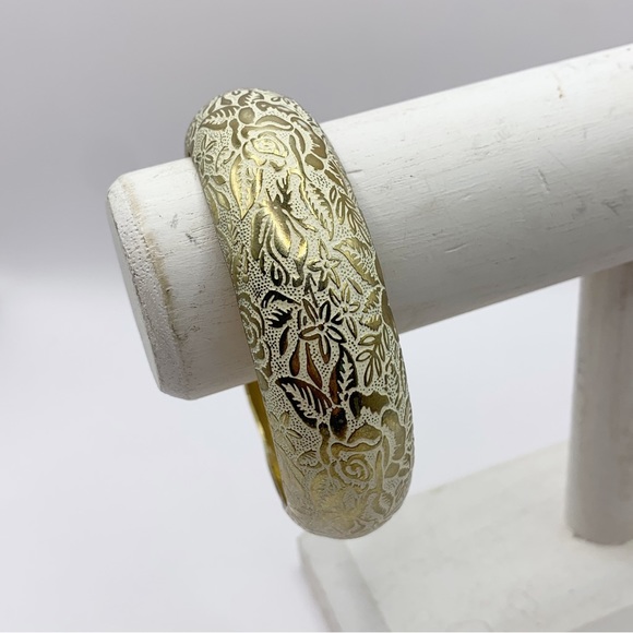 Gold tone white enamel rose botanical embossed chunky bangle bracelet - Picture 4 of 10